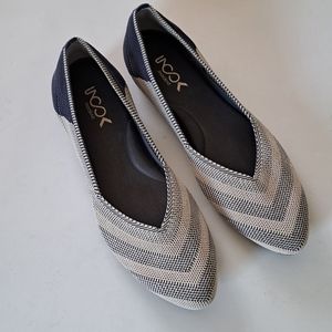 inooknit Flats Light Gray & Navy Shoes SZ 6